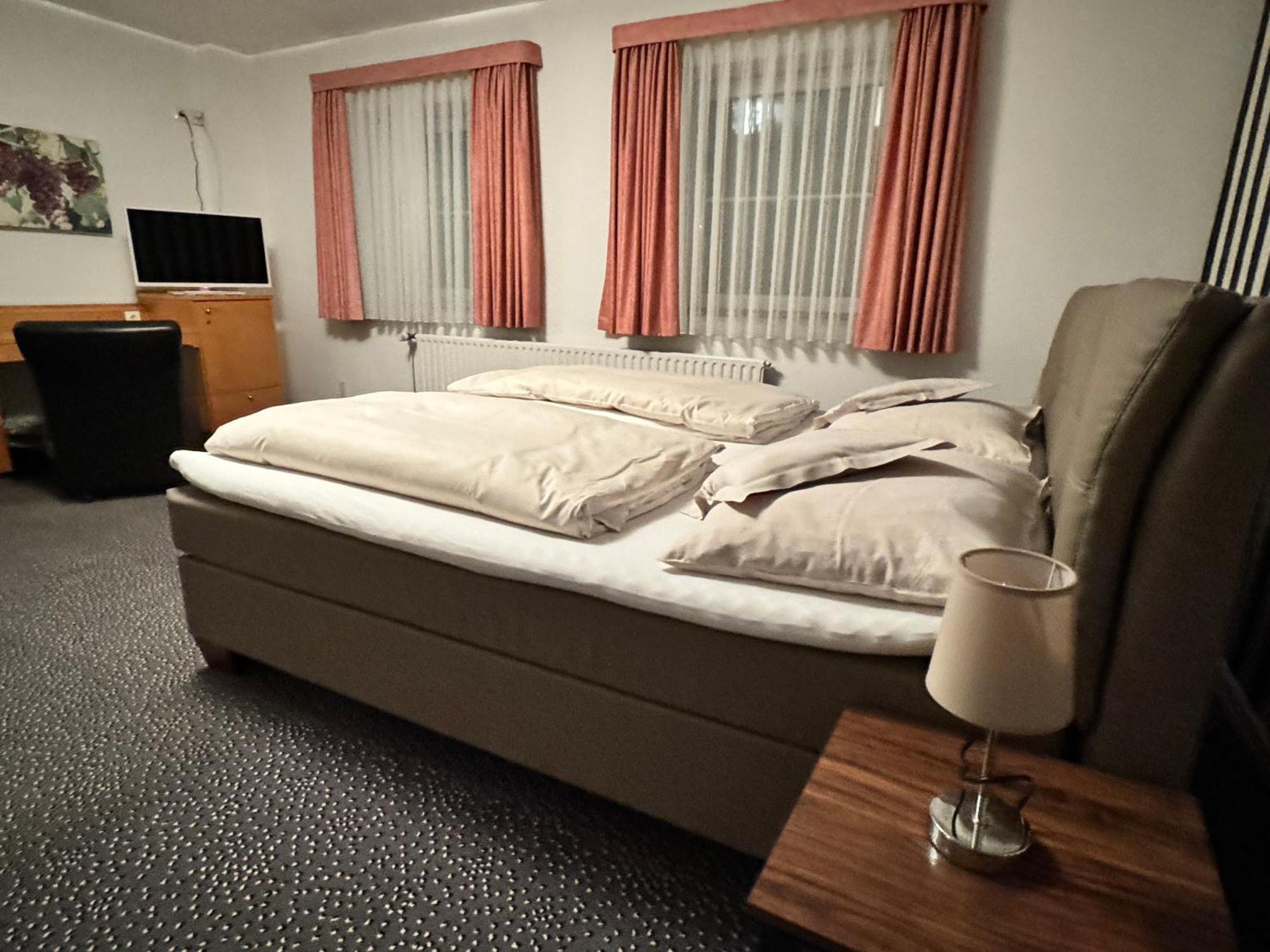 Hotel Und Restaurant Pinkenburg ヴェニッヒセン エクステリア 写真