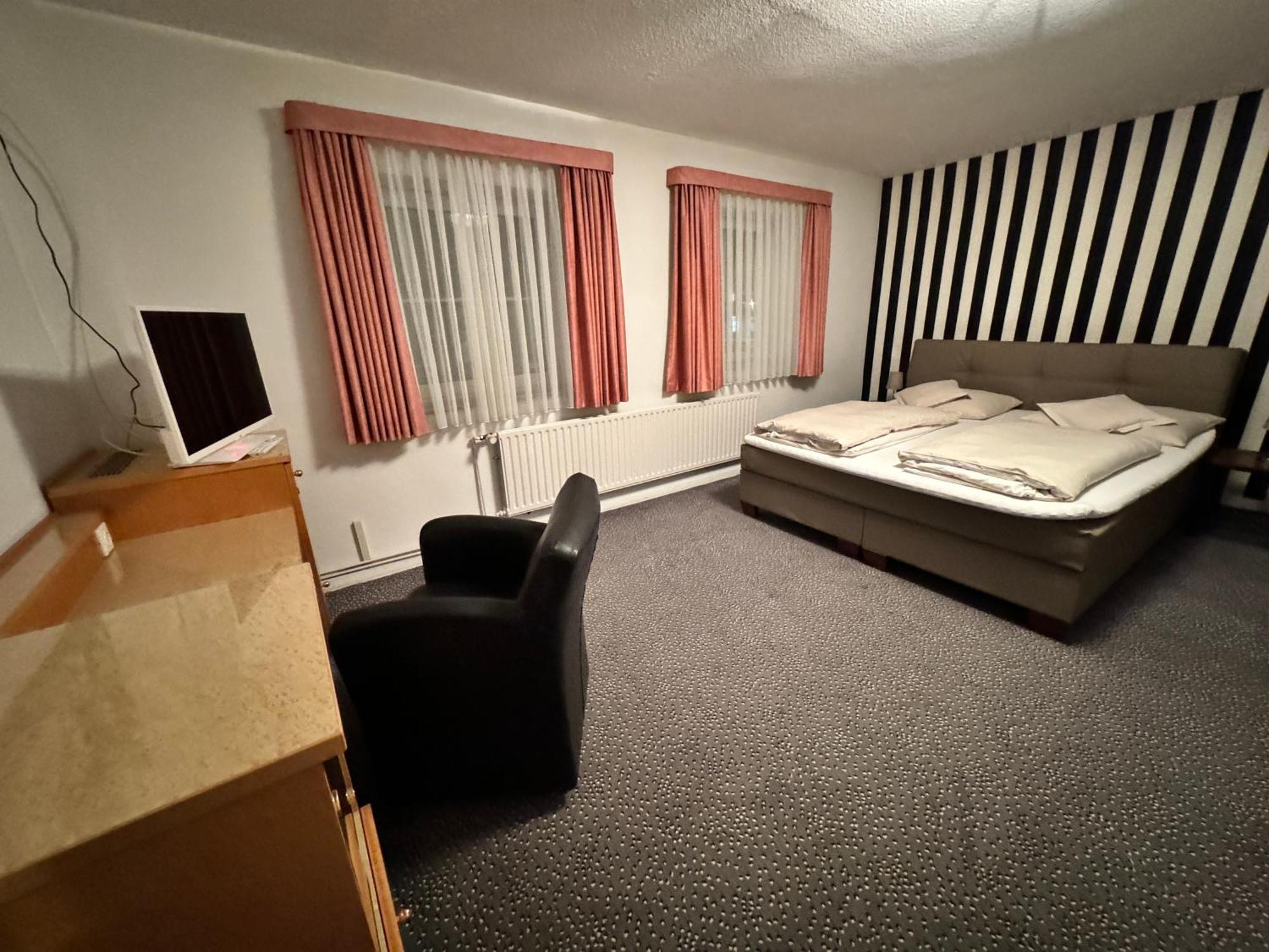 Hotel Und Restaurant Pinkenburg ヴェニッヒセン エクステリア 写真