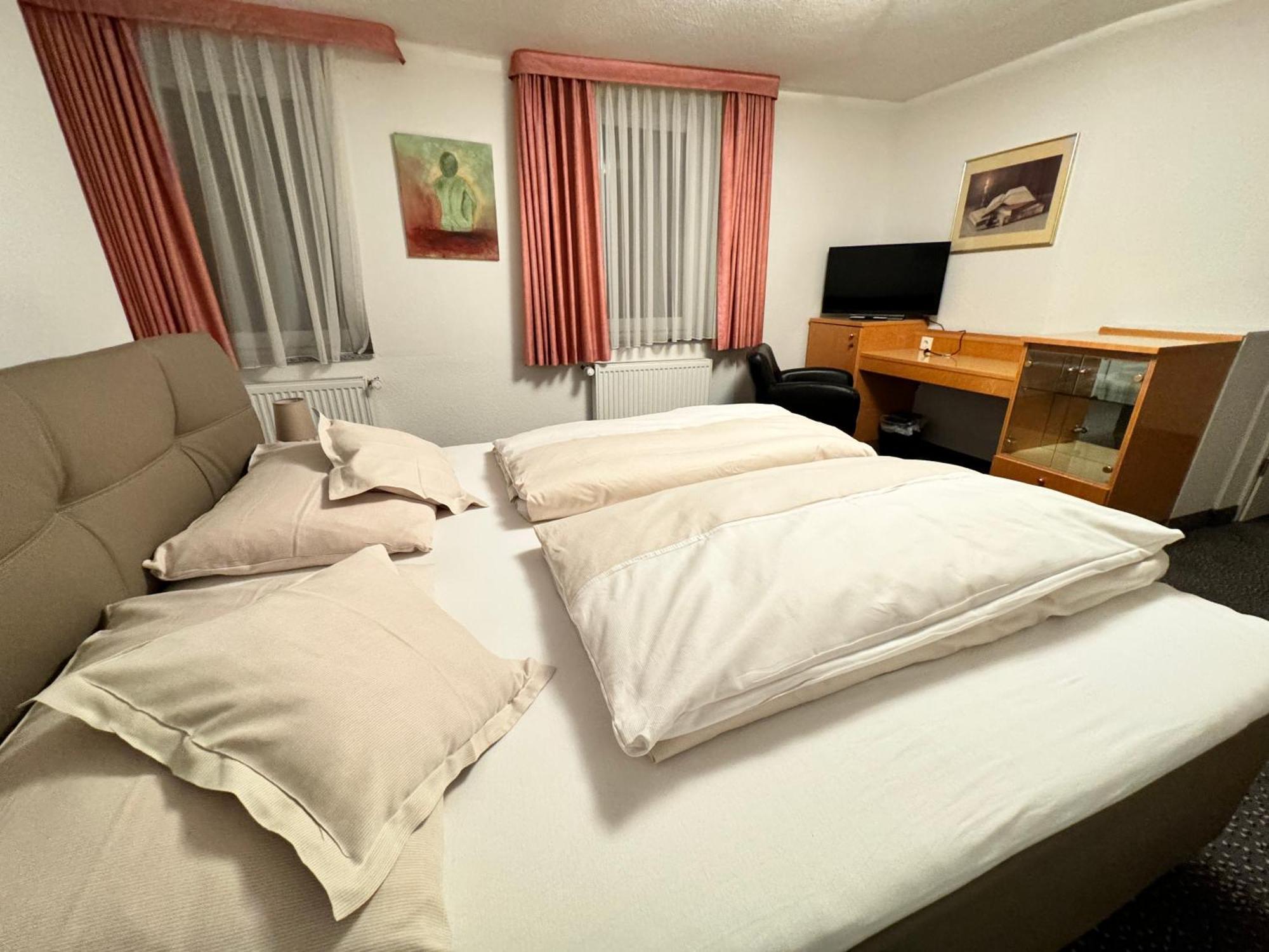 Hotel Und Restaurant Pinkenburg ヴェニッヒセン エクステリア 写真