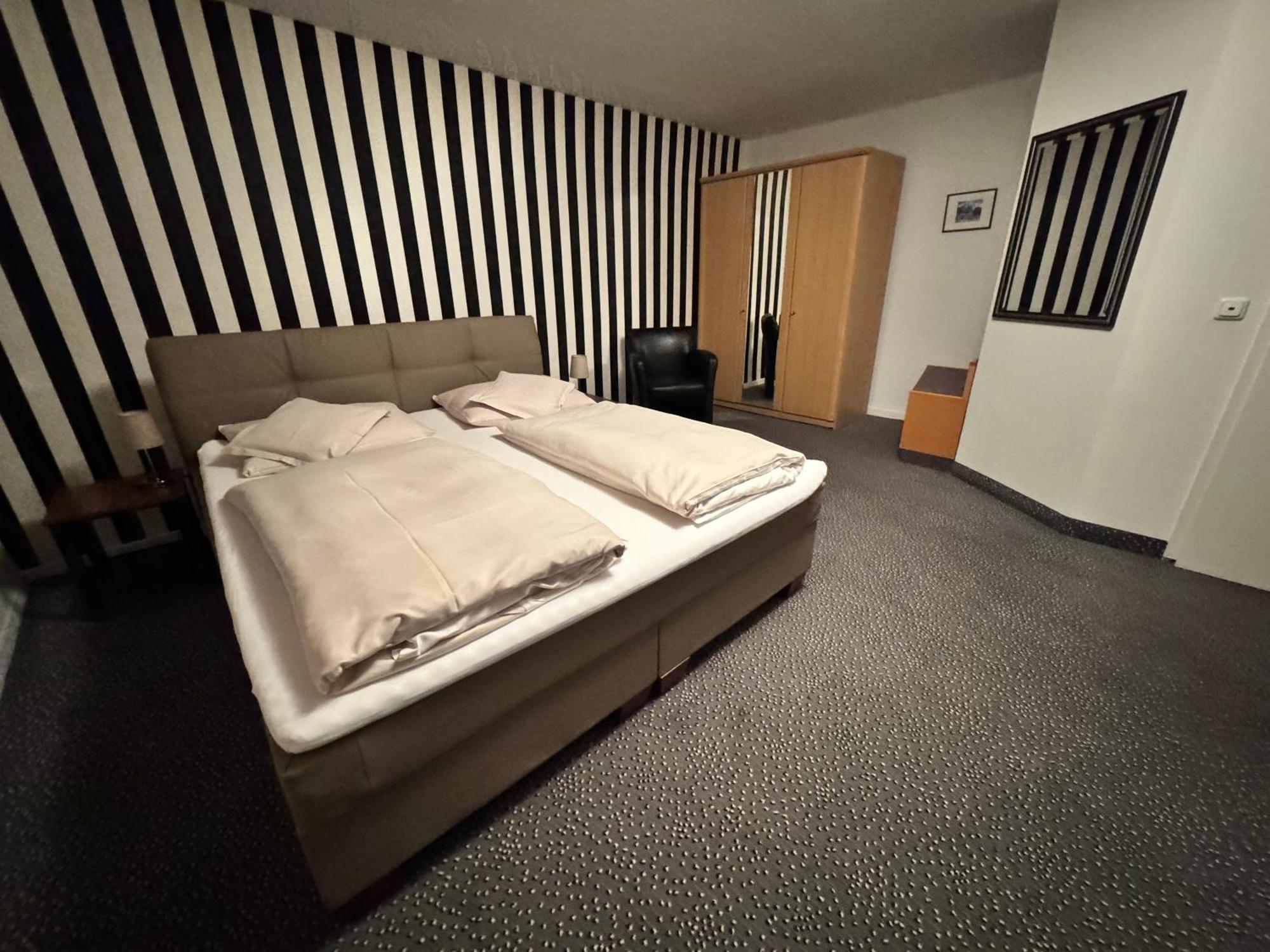 Hotel Und Restaurant Pinkenburg ヴェニッヒセン エクステリア 写真