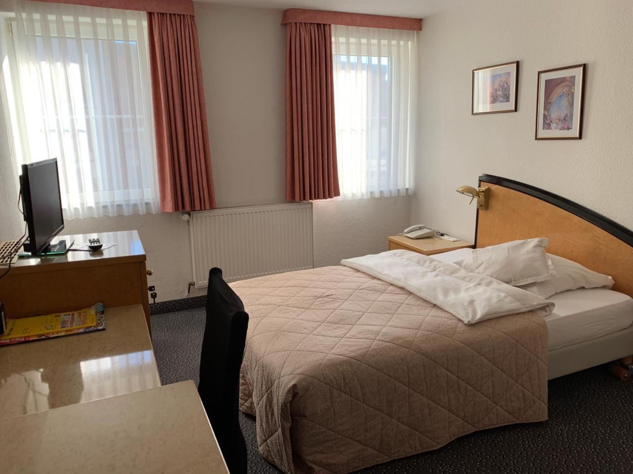 Hotel Und Restaurant Pinkenburg ヴェニッヒセン エクステリア 写真
